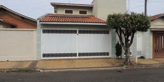 Casa à Venda 3 dormitórios - Jardim  Monumento