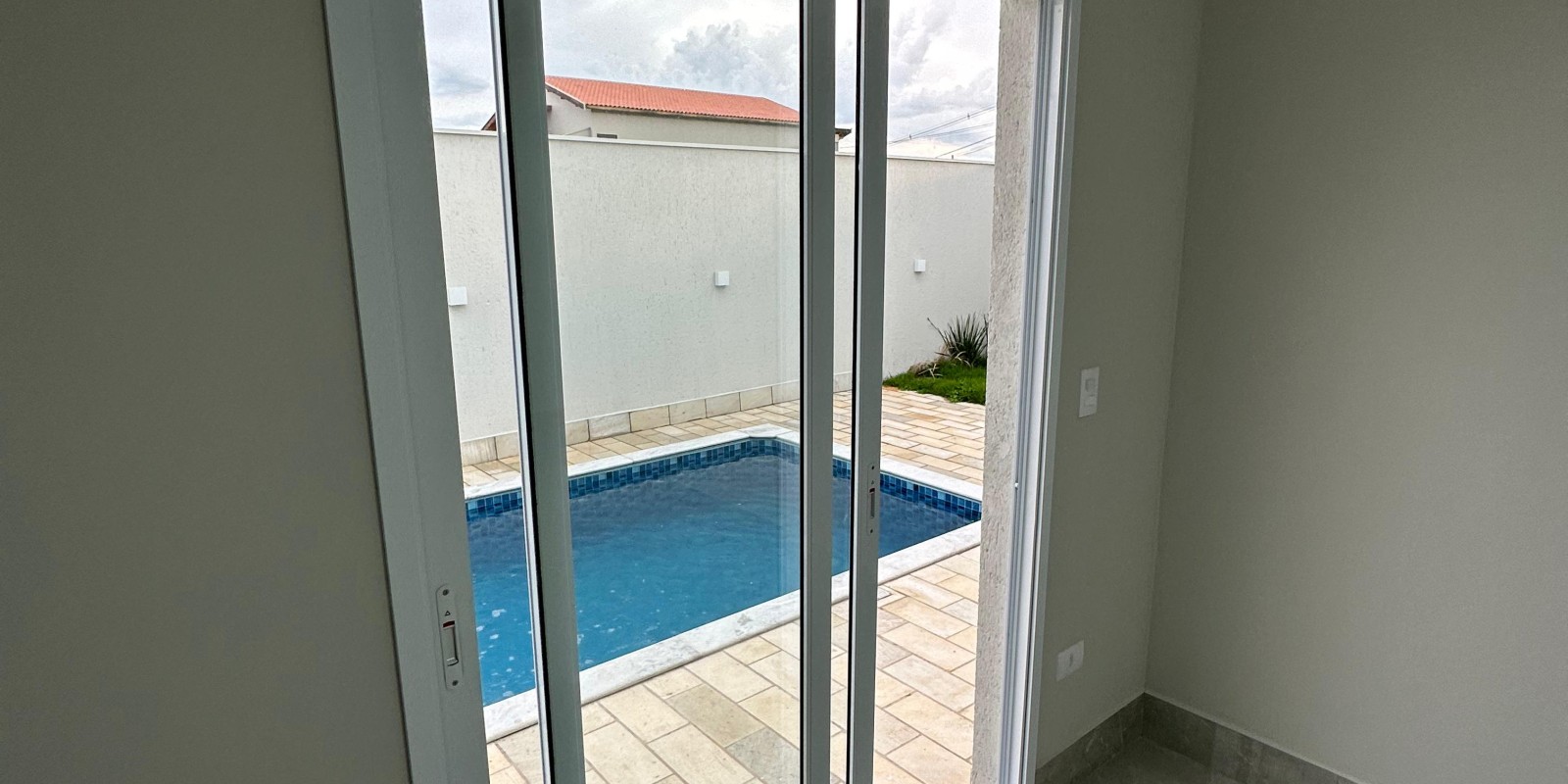 Casa nova a venda no Condomínio Soleil bairro Bongue