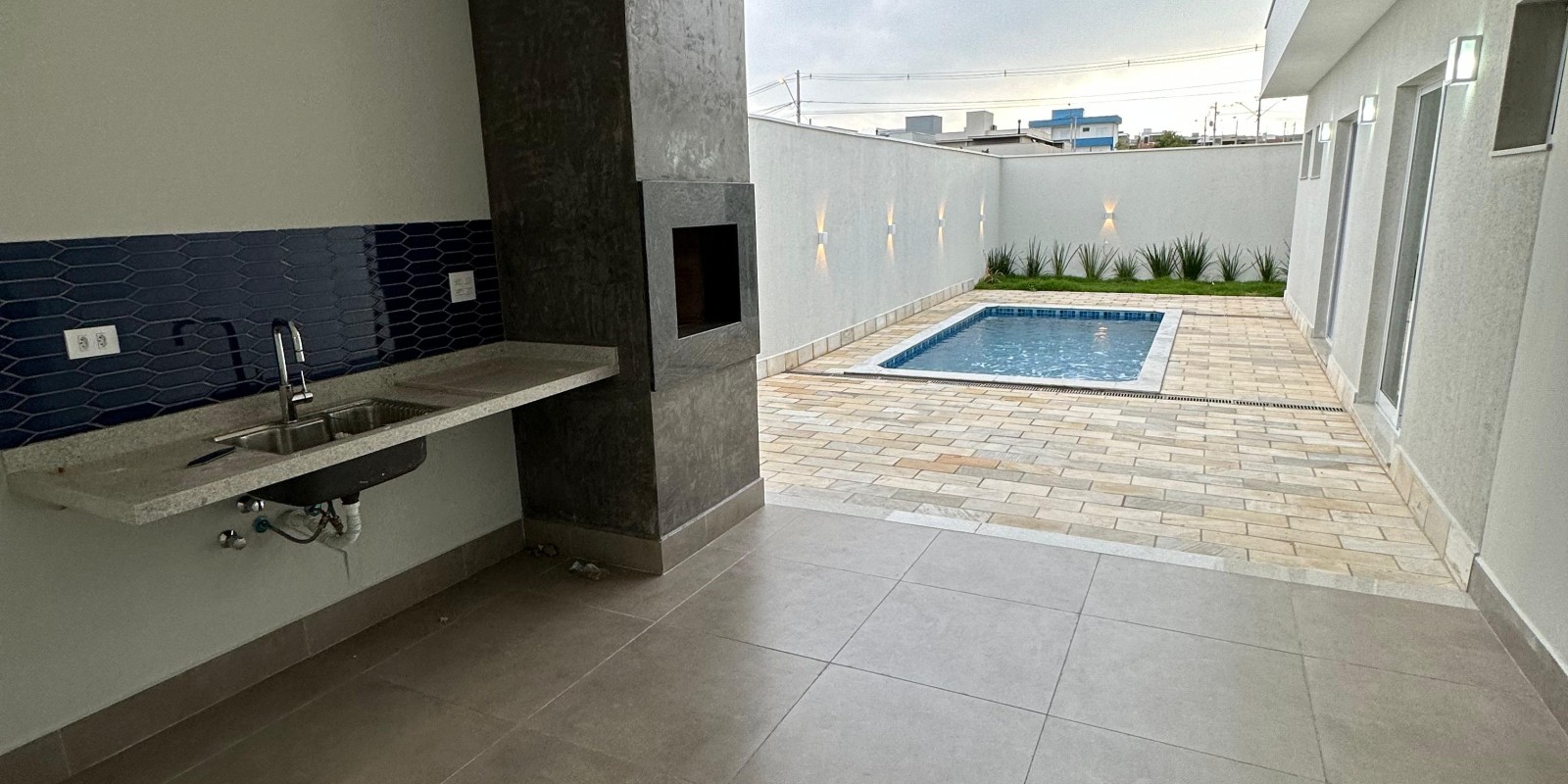 Casa nova a venda no Condomínio Soleil bairro Bongue